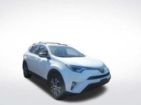 Used 2018 Toyota RAV4 LE w/ Carpet Mat Package FWD image 2