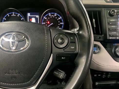Used 2018 Toyota RAV4 XLE AWD/4WD image 25