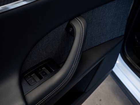 Used 2022 Tesla Model X Plaid image 30