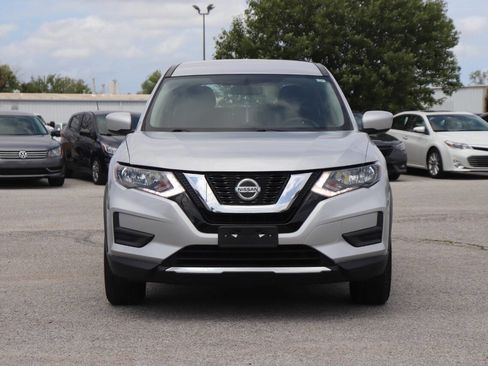 Used 2018 Nissan Rogue S image 2