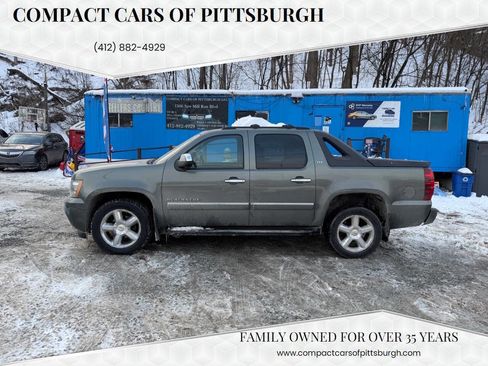 Used 2011 Chevrolet Avalanche LTZ image 1