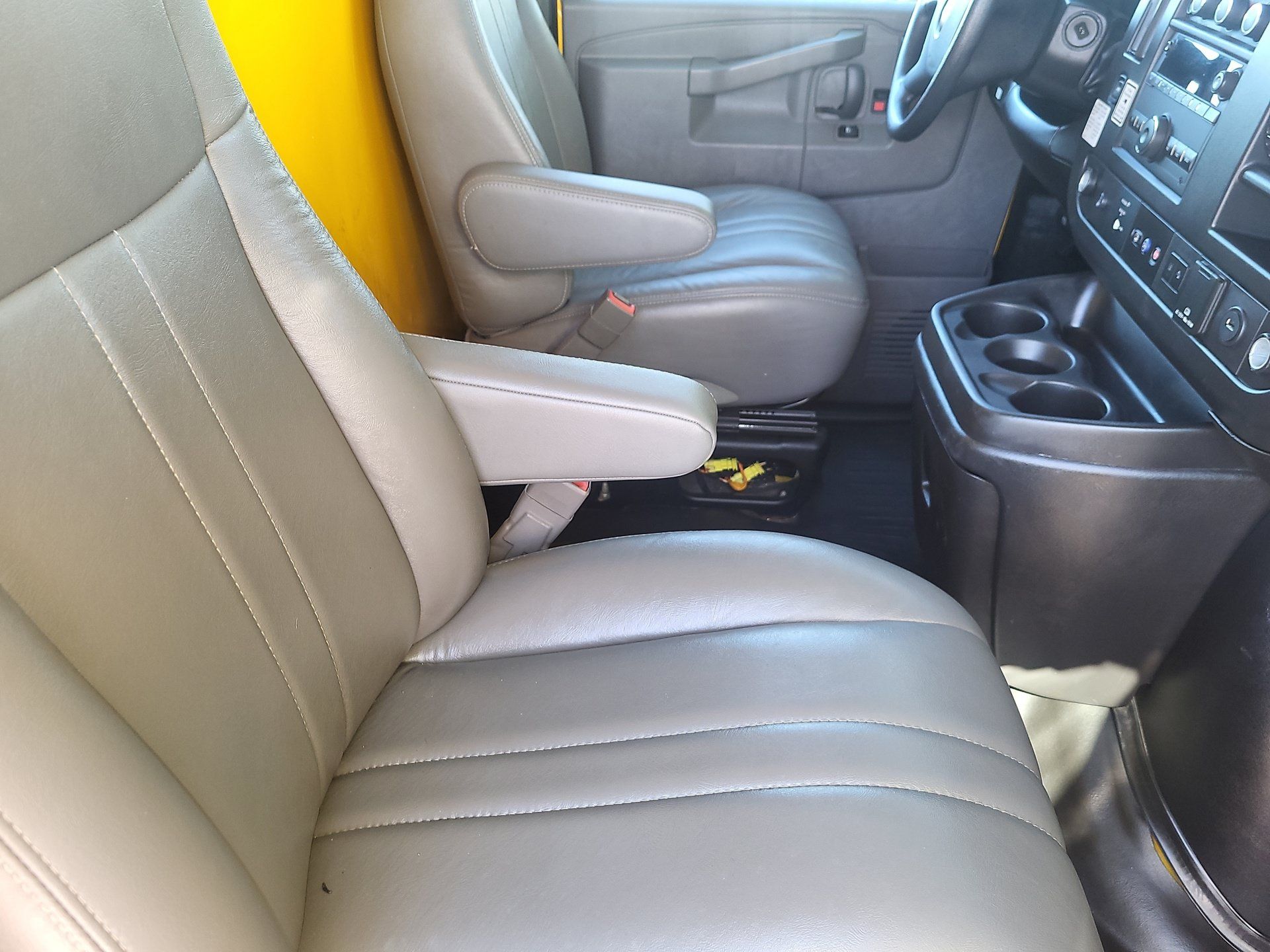 Used 2021 GMC Savana 3500 Extended w/ Power Convenience Package RWD image 13