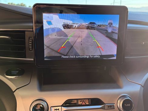 Used 2022 Ford Explorer XLT w/ Equipment Group 202A image 11