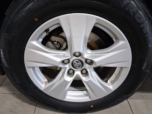 Used 2020 Toyota RAV4 XLE FWD image 9