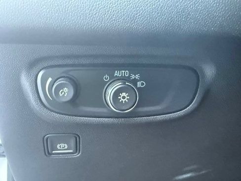 Used 2024 GMC Terrain SLE w/ Driver Convenience Package AWD/4WD image 28
