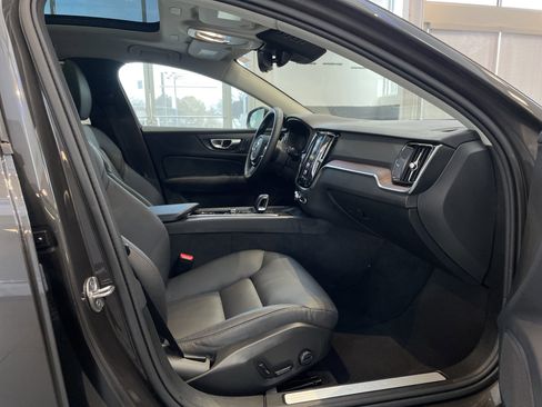 Used 2025 Volvo V60 B5 Cross Country Plus image 54