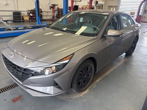 Used 2023 Hyundai Elantra SEL w/ Cargo Package FWD image 8
