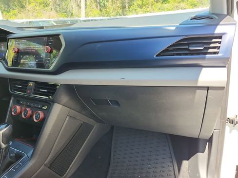 Used 2022 Volkswagen Taos SE image 18