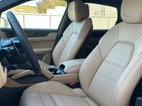 New 2026 Porsche Cayenne image 5