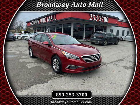 Used 2015 Hyundai Sonata SE image 1
