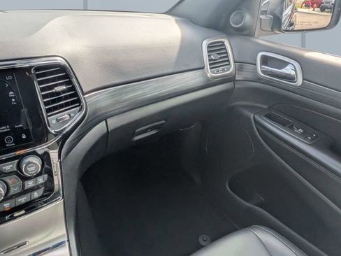 Used 2022 Jeep Grand Cherokee Laredo E RWD image 16