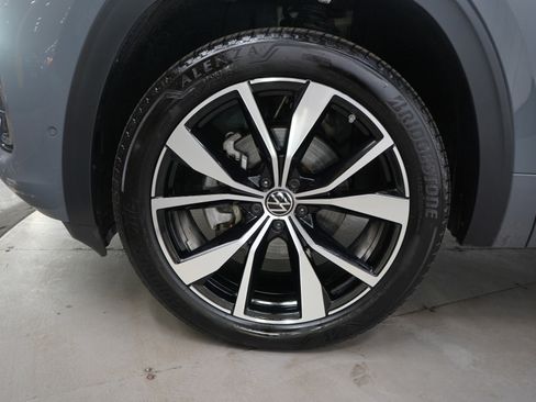 Used 2024 Volkswagen Atlas Cross Sport SEL Premium R-Line AWD/4WD image 25