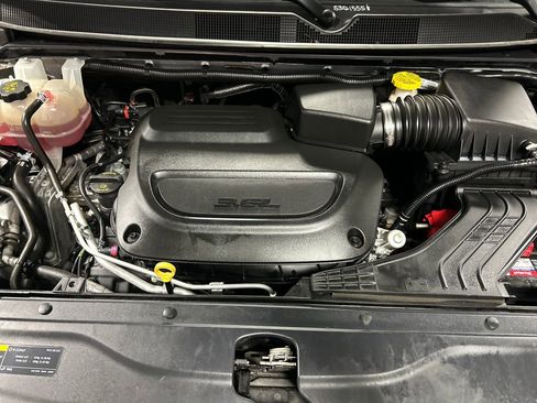 Used 2023 Chrysler Voyager LX image 27