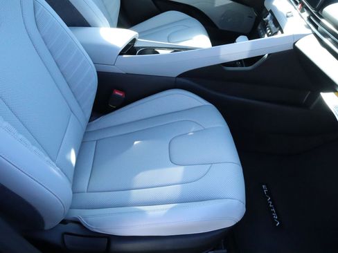 New 2025 Hyundai Elantra Limited image 20