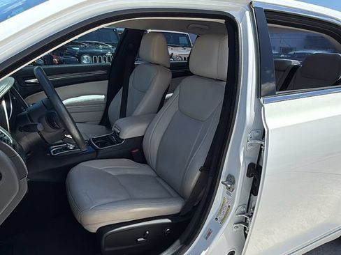 Used 2018 Chrysler 300 Touring L RWD image 22