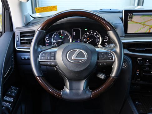 Used 2019 Lexus LX 570 4WD image 17