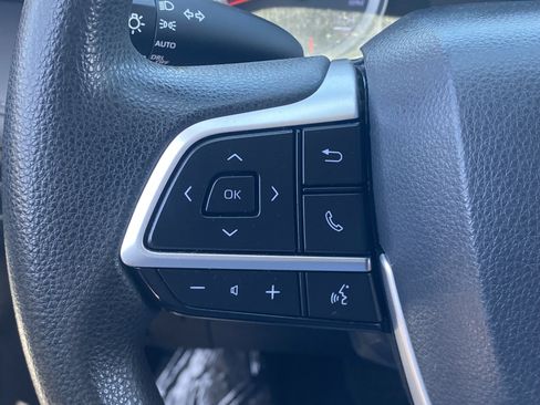 Used 2022 Toyota Highlander L AWD/4WD image 21