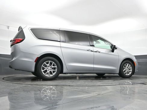 New 2026 Chrysler Pacifica Select image 39