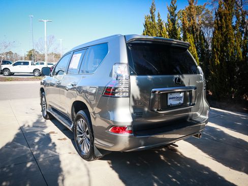 Used 2020 Lexus GX 460 Luxury w/ Accessory Package AWD/4WD image 8