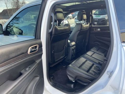 Used 2017 Jeep Grand Cherokee Overland image 19