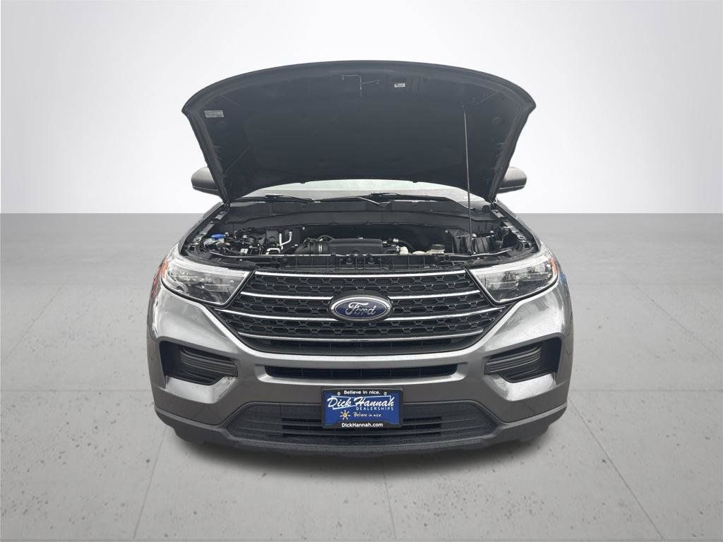 Used 2023 Ford Explorer XLT AWD/4WD image 3