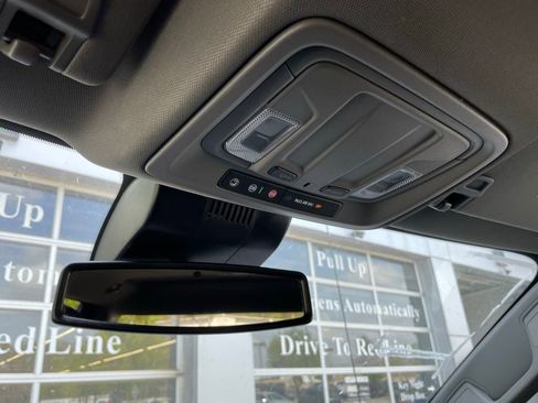 Used 2025 GMC Sierra 1500 SLT image 22