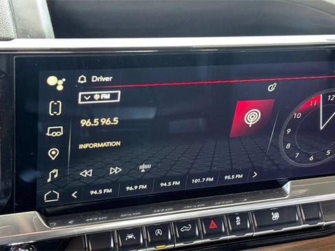 Used 2025 GMC Sierra 1500 SLT image 17