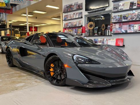 Used 2020 McLaren 600LT Spider RWD image 1