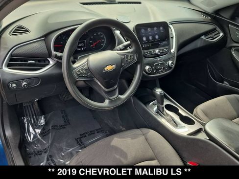 Used 2019 Chevrolet Malibu LS FWD image 2
