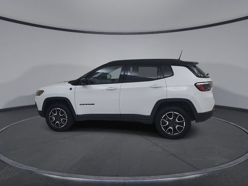 Certified 2026 Jeep Compass Trailhawk AWD/4WD image 13