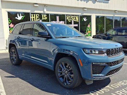 New 2026 Jeep Grand Cherokee Limited AWD/4WD image 2