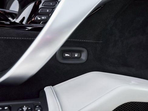 Used 2017 Acura NSX image 36