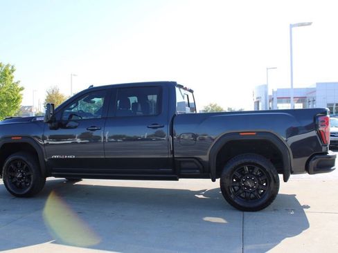 Used 2024 GMC Sierra 2500 AT4 w/ AT4 Premium Plus Package image 4