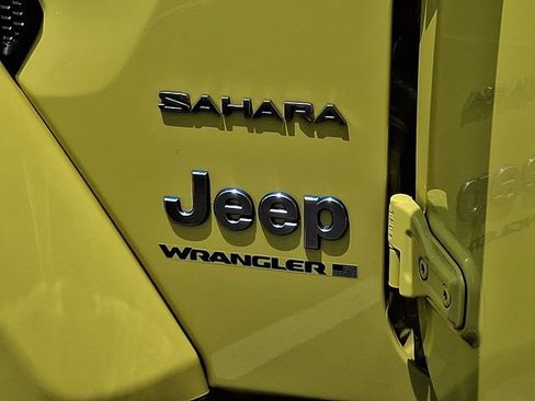 Used 2023 Jeep Wrangler Unlimited Sahara w/ Cold Weather Group AWD/4WD image 30