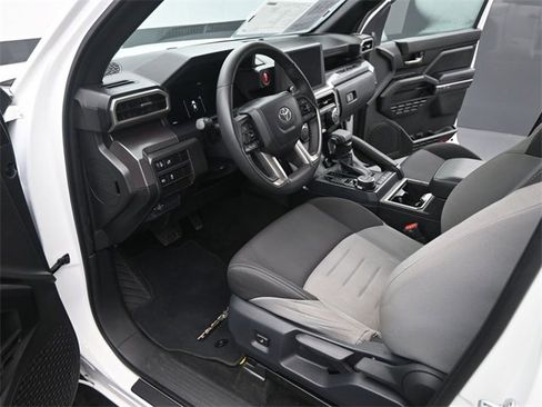 Used 2025 Toyota Tacoma TRD Sport image 9