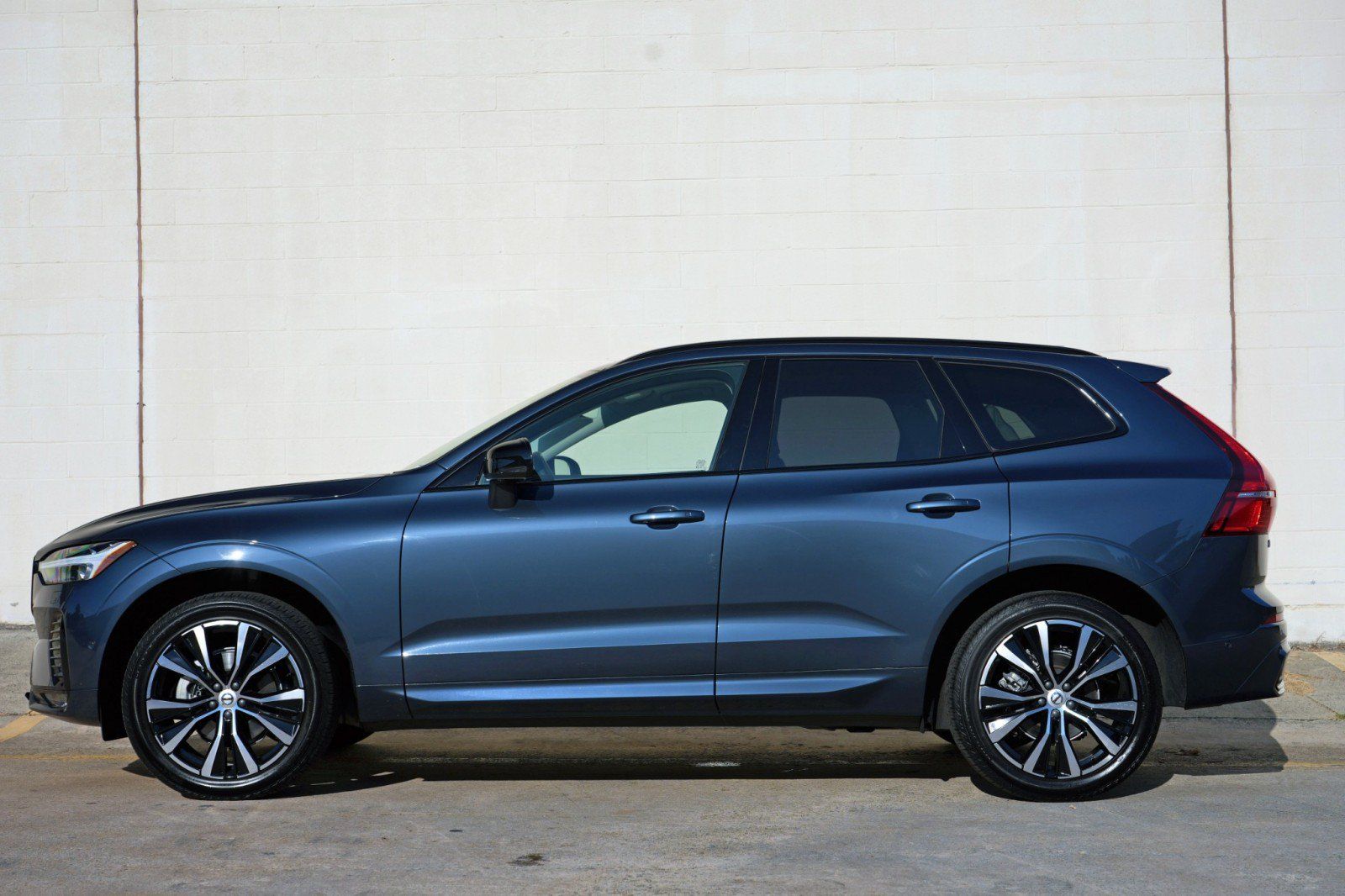 Used 2025 Volvo XC60 B5 Plus w/ Protection Package Premier AWD/4WD image 9
