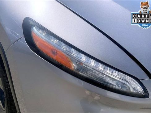 Used 2018 Jeep Cherokee Latitude w/ Altitude Package FWD image 25