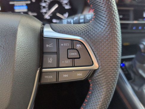 Used 2024 Toyota Sienna AWD image 17