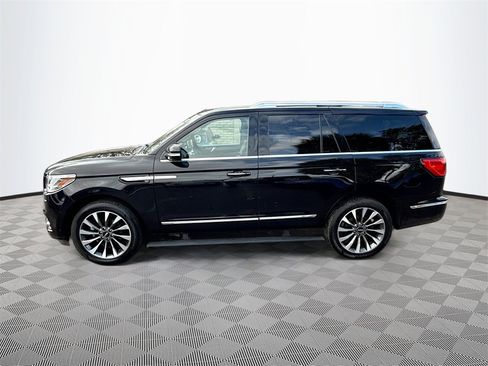 Used 2021 Lincoln Navigator Reserve image 9