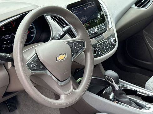 Used 2025 Chevrolet Malibu LT image 17