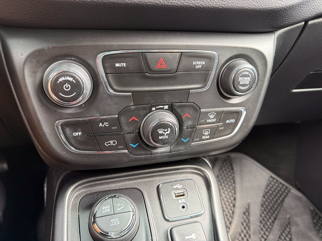 Used 2017 Jeep Compass Trailhawk w/ Popular Equipment Group AWD/4WD image 12