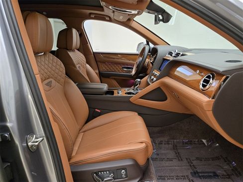Certified 2022 Bentley Bentayga V8 image 27
