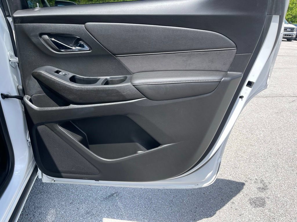 Used 2023 Chevrolet Traverse High Country FWD image 18