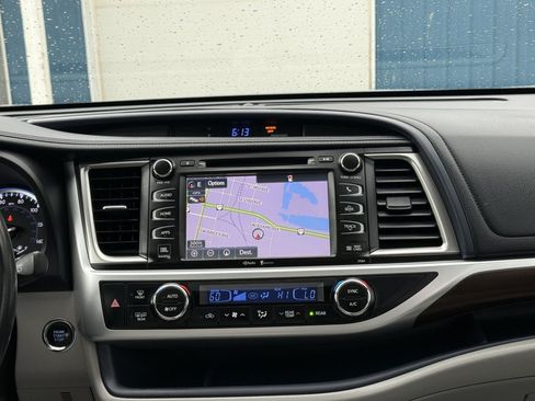 Used 2014 Toyota Highlander Limited AWD/4WD image 25