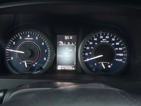 Used 2018 Toyota Sienna LE image 3