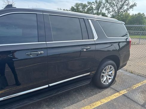 Used 2023 GMC Yukon XL SLT AWD/4WD image 18