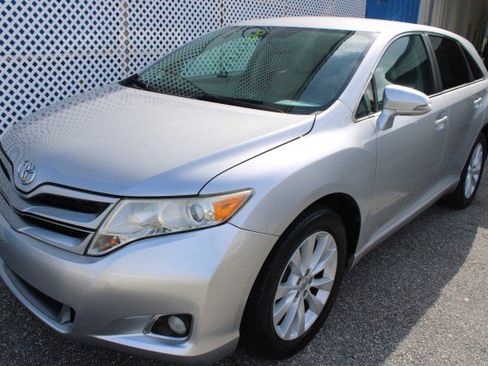 Used 2013 Toyota Venza LE FWD image 2