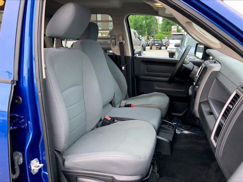 Used 2017 RAM 1500 Express w/ Express Value Package AWD/4WD image 9