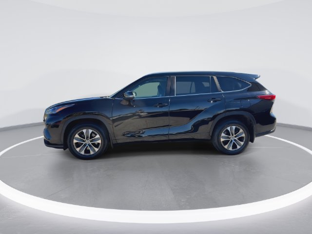Used 2023 Toyota Highlander XLE AWD/4WD image 5