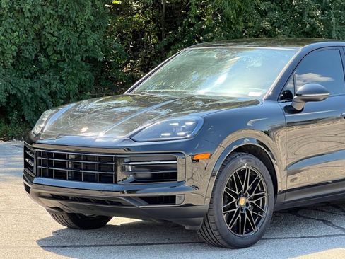 Certified 2024 Porsche Cayenne Coupe AWD/4WD image 11